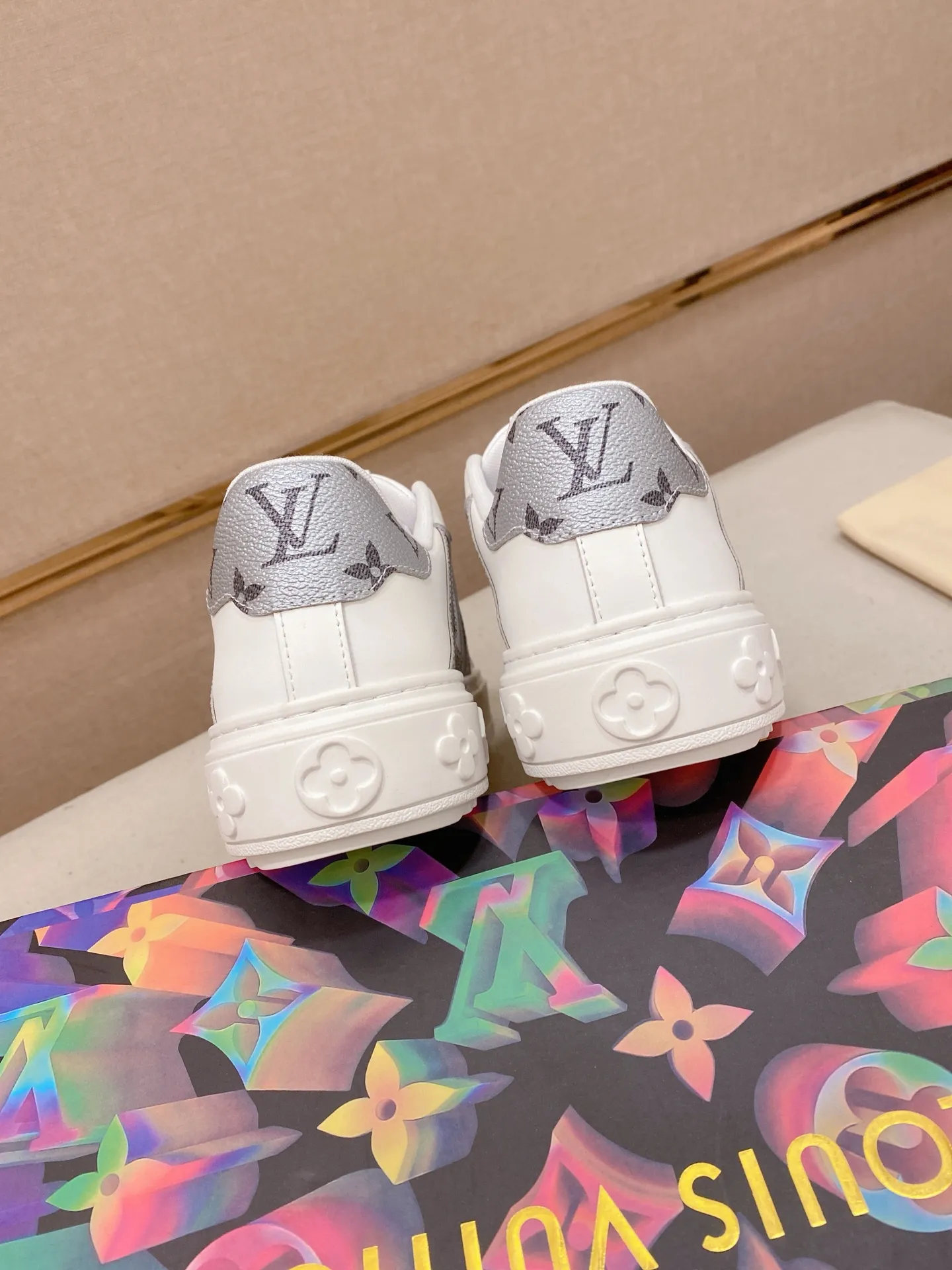 Men's shoes💰: 540💰(Niuli: full package) louis vuitton (Louis Vuitton/lv) top 🔍🔍 new models are on sale at the same time at the counter. The upper 🇮🇹 is imported from Italy, first-layer cowhide, and the lining is fully imported cowhide. 💪💪, completely 1⃣️ to 1 ⃣️Re-engraved🇮🇹💪💪, ⚠Sole: The original sole is specially provided by the original factory, the exclusive movable molded sole is super comfortable, ⚠The original factory follows the order, 🔍🔍high quality, you can enter and exit the counter at will, welcome to compare⚠. Code number:38-44